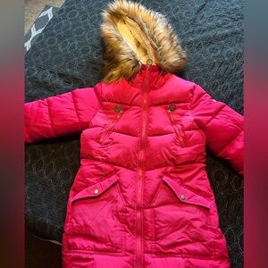 DKNY Girls' Quilted Puffer Coat with a faux-fur trim hood size 14/16